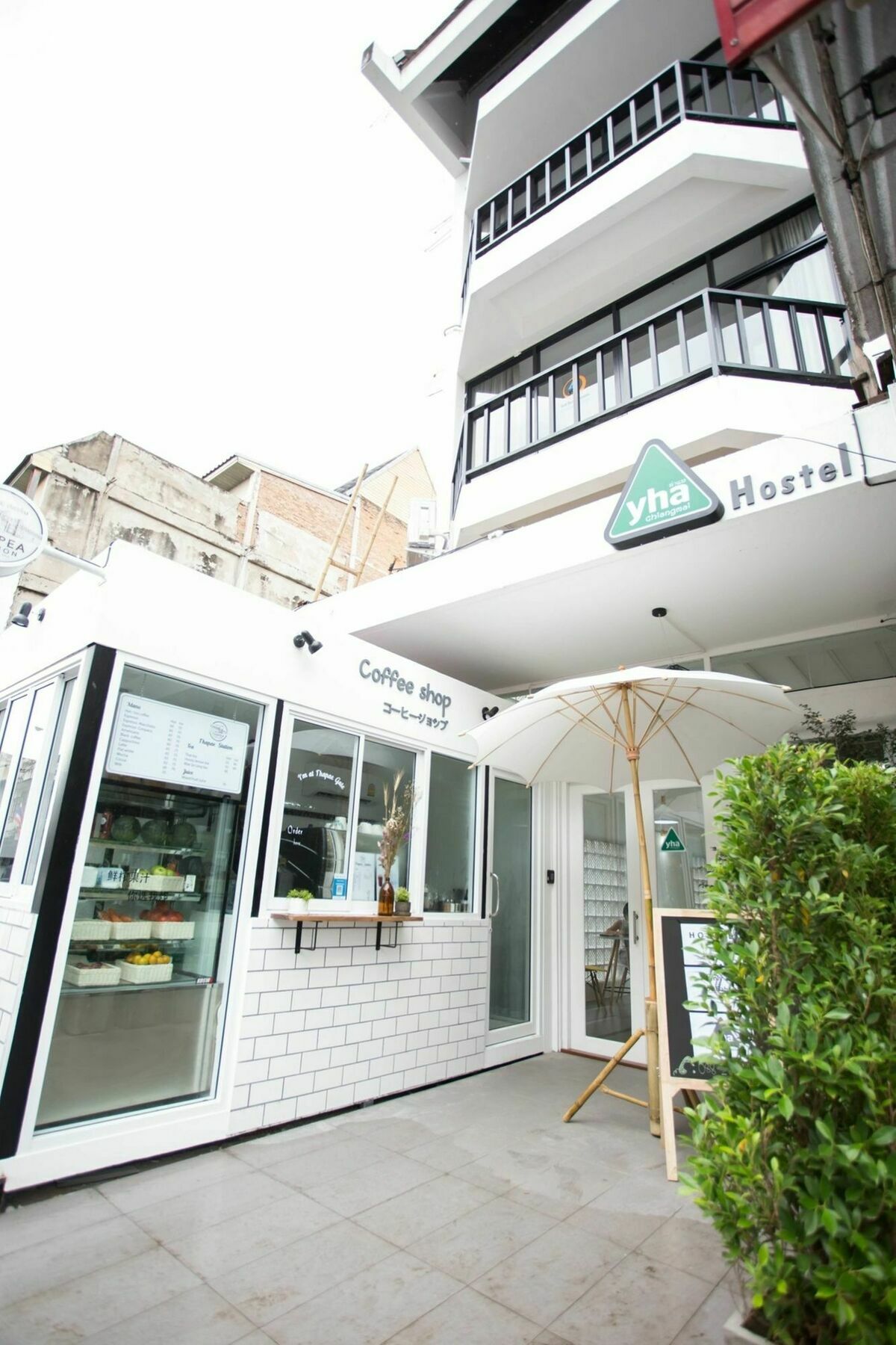 Yha Thapae Station Hostel Chiang Mai Exterior foto